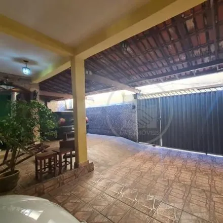 Buy this studio house on Avenida Antônio de Pinho Tavares in São Benedito, Santa Luzia - MG