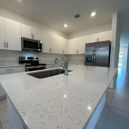 Rent this 3 bed townhouse on 848 Brickell Avenue in Miami, FL 33131