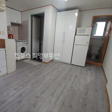 Rent this studio apartment on 서울특별시 관악구 봉천동 897-20