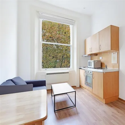Rent this studio apartment on 36 Notting Hill Gate in London, W11 3HX