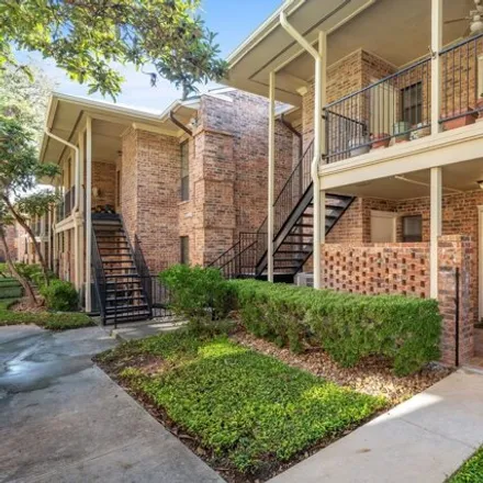 Buy this 2 bed condo on 309 Ellwood Street in Alamo Heights, Bexar County