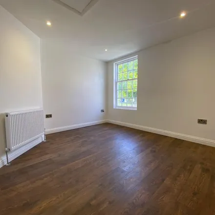 Image 4 - The Bells, Church Street, Spelthorne, TW18 4XH, United Kingdom - House for rent