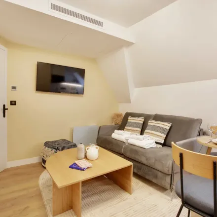 Rent this 1 bed apartment on 27 Rue Octave Feuillet in 75116 Paris, France
