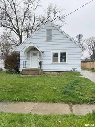 Rent this 3 bed house on 329 Central Avenue in Washington, IL 61571