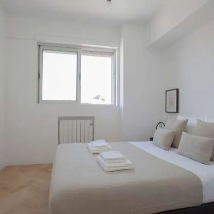 Rent this 2 bed apartment on Jornal de Notícias in Rua de Gonçalo Cristóvão, 4000-265 Porto