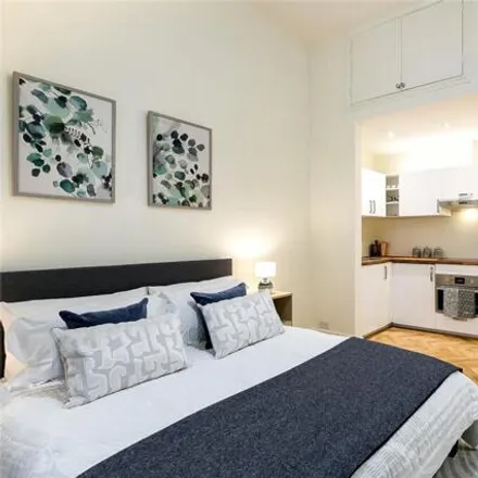Rent this studio loft on 14 All Saints Road in London, W11 1HH