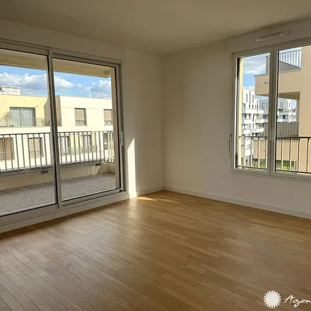 Rent this 3 bed apartment on Route du Particulier in 78100 Saint-Germain-en-Laye, France