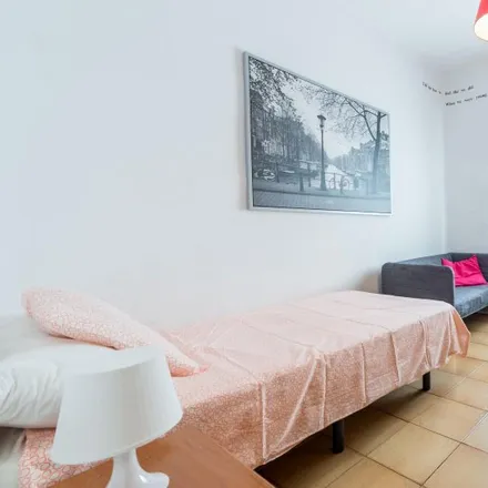 Rent this 6 bed room on Masymas in Carrer d'Eduard Boscà, 46023 Valencia