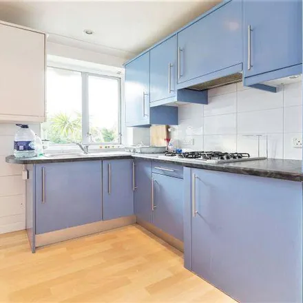 Rent this 2 bed apartment on Bikehangar 184 in College Place, London