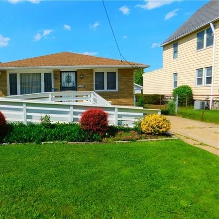 Buy this 3 bed house on 14114 Lakewood Heights Boulevard in Lakewood, OH 44107