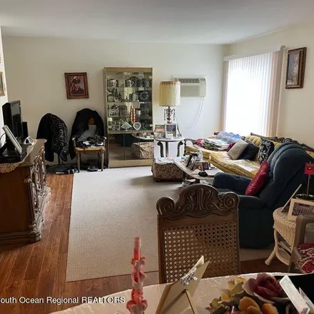Image 7 - unnamed road, Whittier Oaks, Manalapan Township, NJ 07751, USA - Apartment for rent