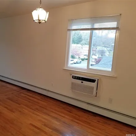 Image 7 - 52 Juniper Road, Village of Port Washington North, North Hempstead, NY 11050, USA - Apartment for rent