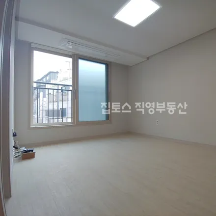 Rent this 2 bed apartment on 서울특별시 강동구 성내동 144-29