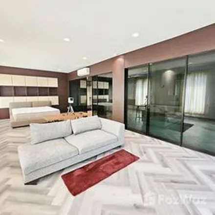 Rent this 5 bed apartment on unnamed road in Yan Nawa District, Bangkok 10120