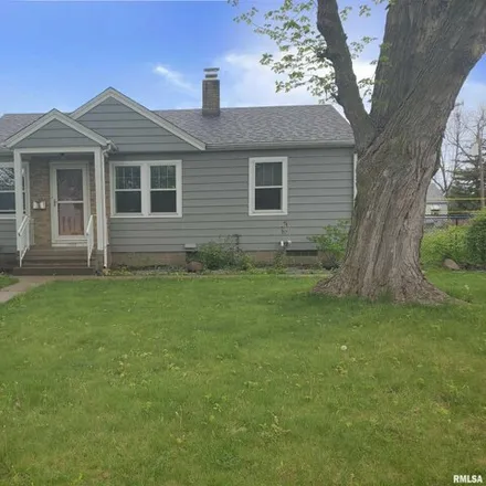 Buy this 3 bed house on 2973 8th Street in Moline, IL 61265
