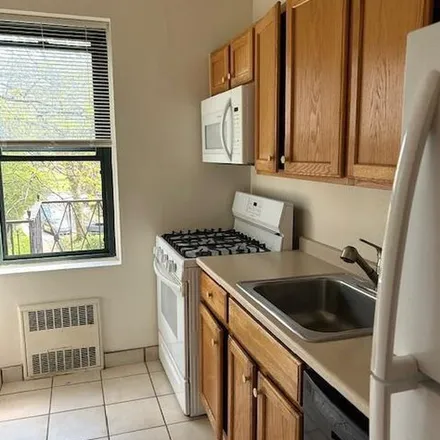 Image 5 - Hayes House, Strawberry Hill Avenue, Glenbrook, Stamford, CT 06901, USA - Apartment for rent