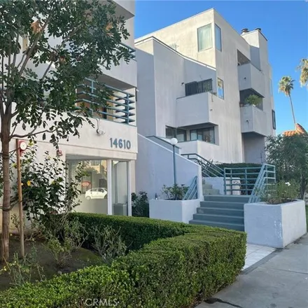 Rent this 2 bed condo on 14614 Erwin Street in Los Angeles, CA 91411