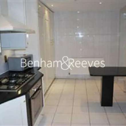 Rent this 4 bed townhouse on Primrose Hill Fast Tunnel in Dobson Close, London