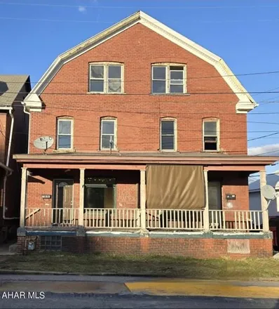 Buy this studio apartment on 25th Street in Altoona, PA 16603