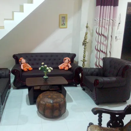Rent this 3 bed house on Rambewa