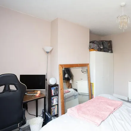 Image 9 - 86 Gammons Lane, North Watford, WD24 5HY, United Kingdom - Apartment for rent