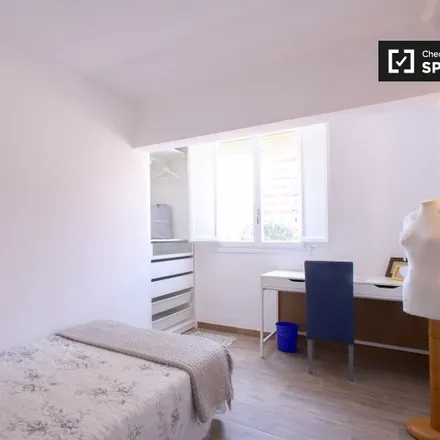 Rent this 5 bed room on Carrer de José María Haro (Magistrat) in 46022 Valencia, Spain