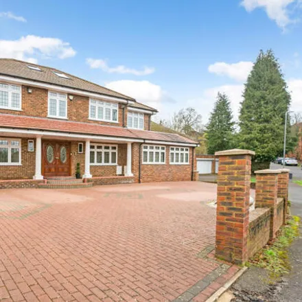 Buy this 6 bed house on Daws Lea in High Wycombe, HP11 1QF