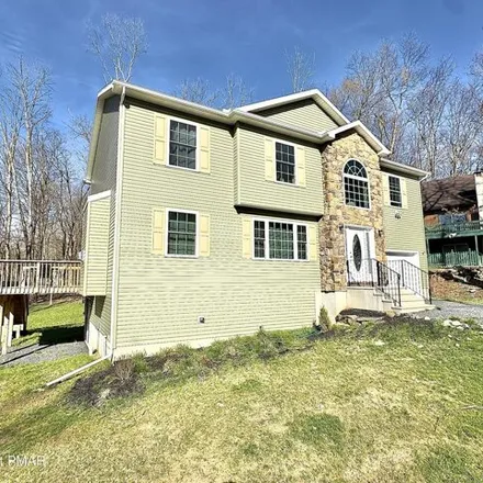 Image 2 - 2025 Forest Lake Drive, Middle Smithfield Township, PA 18302, USA - House for sale