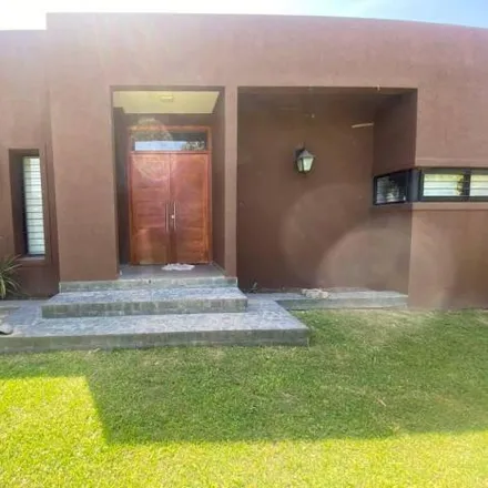 Buy this 4 bed house on Rosaura Schweizer in Departamento La Capital, San José del Rincón