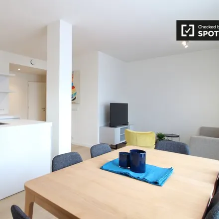 Rent this 3 bed apartment on Rue de l'Arbre Bénit - Gewijde-Boomstraat 9 in 1050 Ixelles - Elsene, Belgium