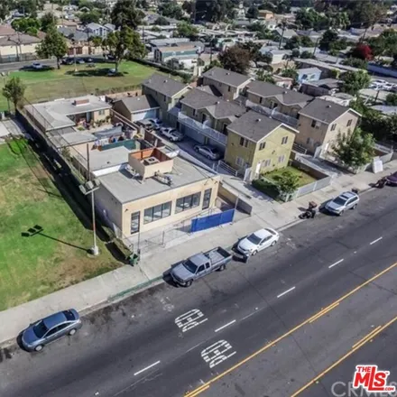 Buy this studio townhouse on 1844 Santa Fe Avenue in Compton, CA 90221
