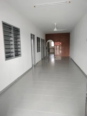 Rent this 3 bed apartment on Jalan YMP 4 in 75450 Ayer Keroh, Malacca