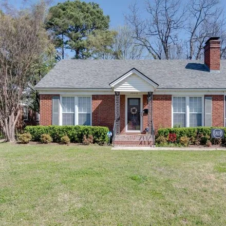 Buy this 3 bed house on 3206 Highland Park Place in Memphis, TN 38111