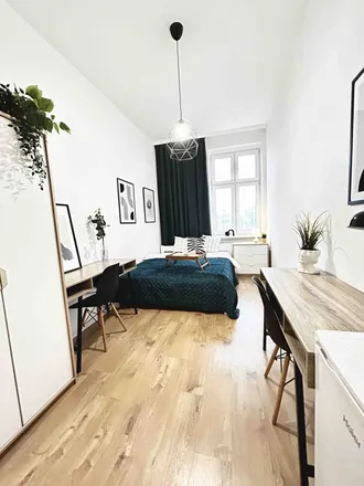 Rent this 7 bed room on Aleja Grunwaldzka 136 in 80-264 Gdańsk, Poland