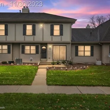 Buy this 2 bed condo on 24569 Hunters Lane in Southfield, MI 48033