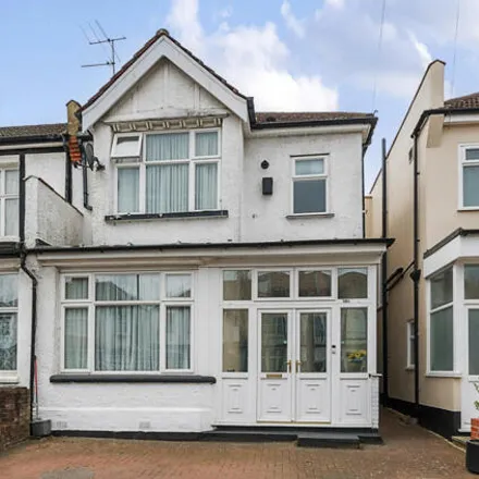 Buy this 3 bed townhouse on Woodgrange Avenue in London, N12 0PS
