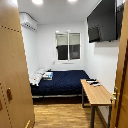 Rent this 1 bed room on Avinguda de Pau Casals in 08901 l'Hospitalet de Llobregat, Spain