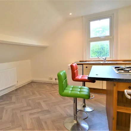 Image 4 - Birdhurst Rise, London, CR2 7ED, United Kingdom - Apartment for rent