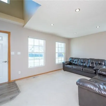 Image 3 - 7099 North Valley Drive, Urbandale, IA 50322, USA - House for sale