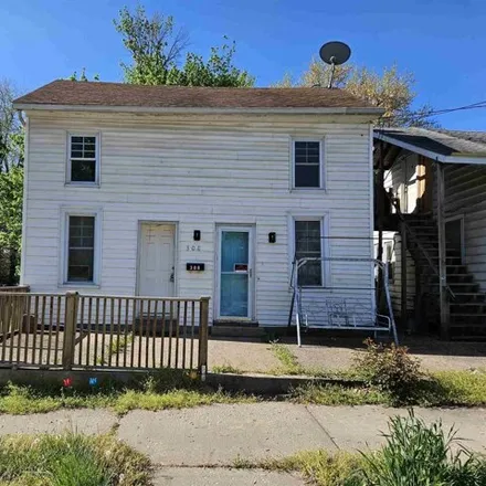 Buy this 2 bed house on 242 Ohio Street in Quincy, IL 62301