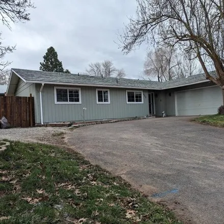 Buy this 4 bed house on 686 Pelican Street in Klamath Falls, OR 97601