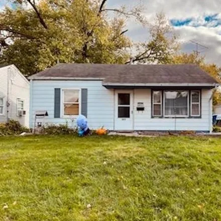 Buy this 2 bed house on 2417 Dugan Court in Davenport, IA 52804