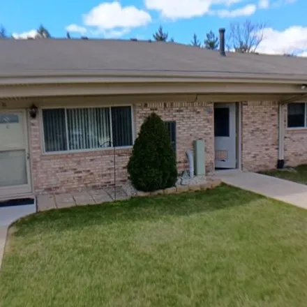 Buy this 1 bed condo on 1653 Holz Drive in Southgate, MI 48195