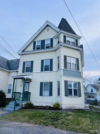 Buy this studio house on 9 Dearborn Street in Manchester, NH 03103