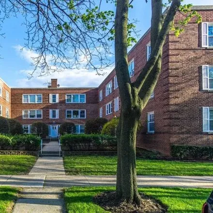 Rent this 2 bed condo on 2201-2211 West Morse Avenue in Chicago, IL 60645