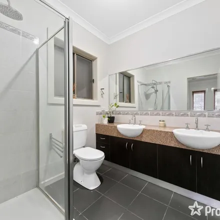 Image 3 - 10 Barrwang Street, Cairnlea VIC 3023, Australia - Apartment for rent