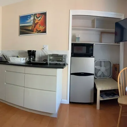 Rent this 2 bed apartment on Davis