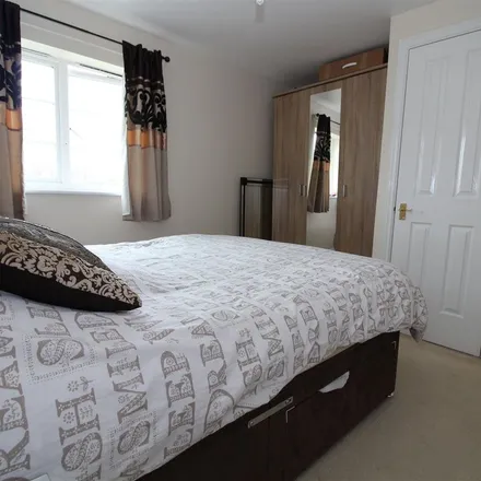 Rent this 2 bed apartment on Maidenwell Avenue in Leicester, LE5 1TE