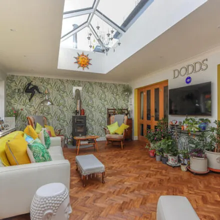 Image 2 - Woodwaye, Watford, WD19 4TS, United Kingdom - House for sale