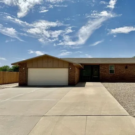 Buy this 5 bed house on 1540 Lexington Road in Clovis, NM 88101